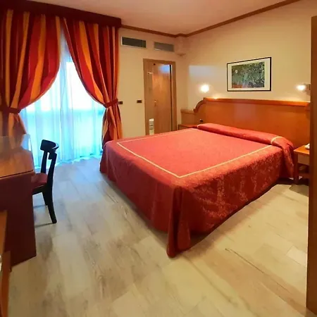 Promenade Hotel