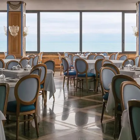 Promenade Ξενοδοχείο 4*