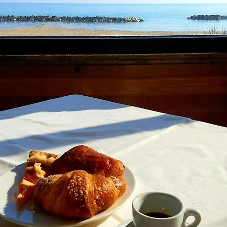 Promenade Hotel