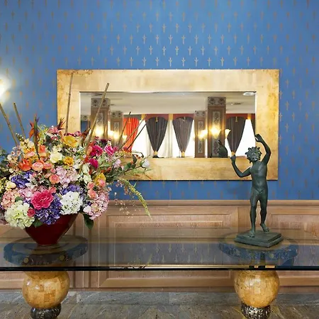 Promenade Hotel 4*