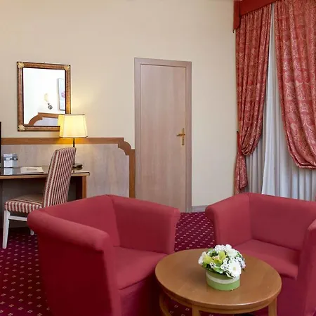 Promenade Hotel 4*