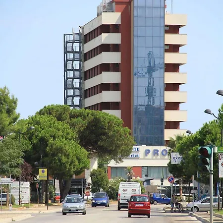 Promenade Hotel